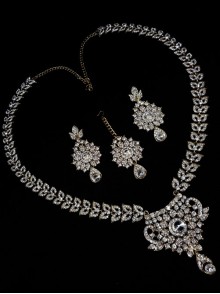 Stonestudded Jewelry Set